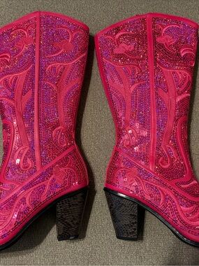 Helen’s Heart cowboy boots in holographic pink / magenta, US Women’s size 9.